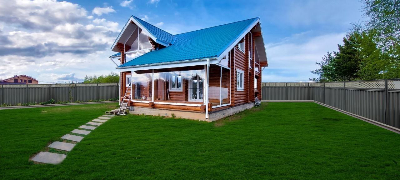 Мягкие окна на веранде загородного дома в Андреевке